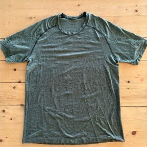Lululemon men’s workout tee